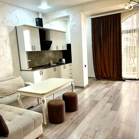 New Apartment In Downtown Ереван Экстерьер фото